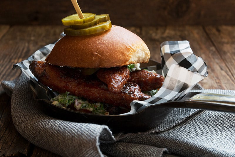 Hamburgers de lanières de poulet épicées façon Nashville